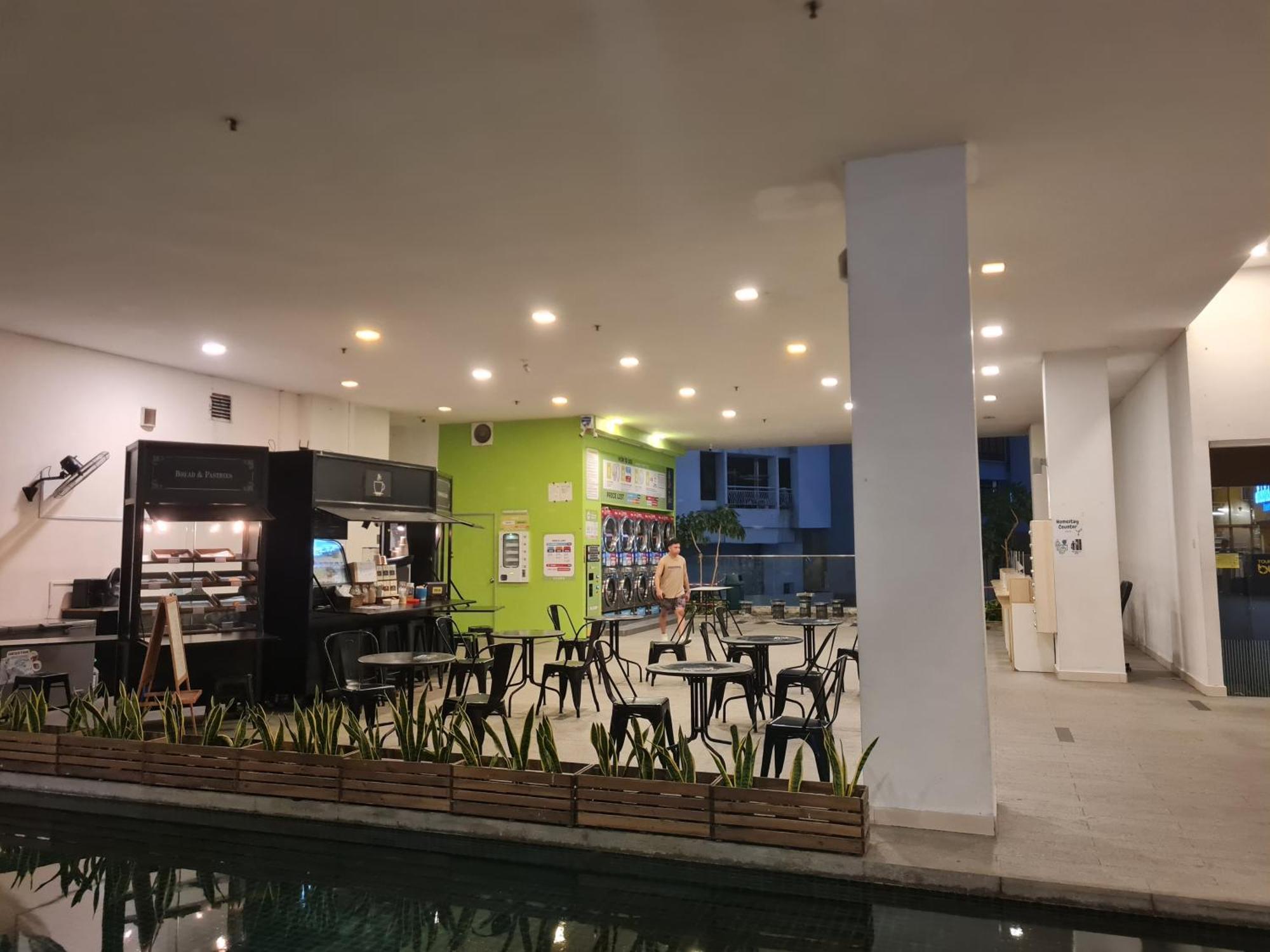Hostel At Regalia Sky Pool — Photos 1